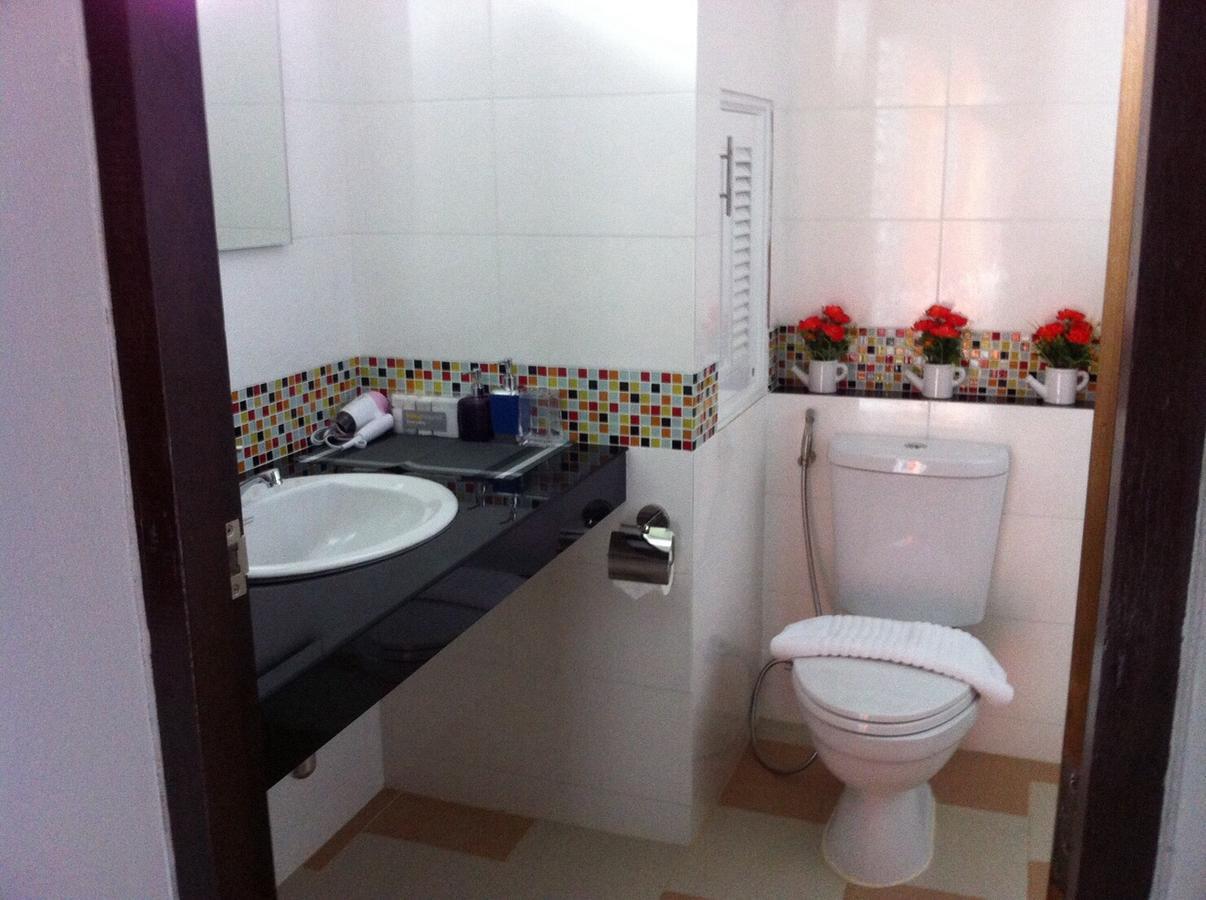 Hobby Hotel Uttaradit Exteriör bild