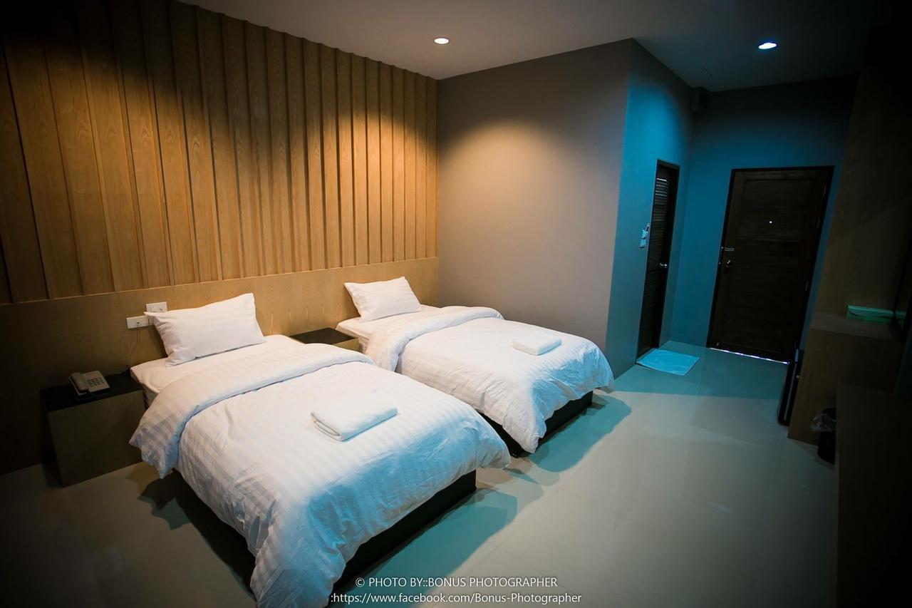 Hobby Hotel Uttaradit Exteriör bild